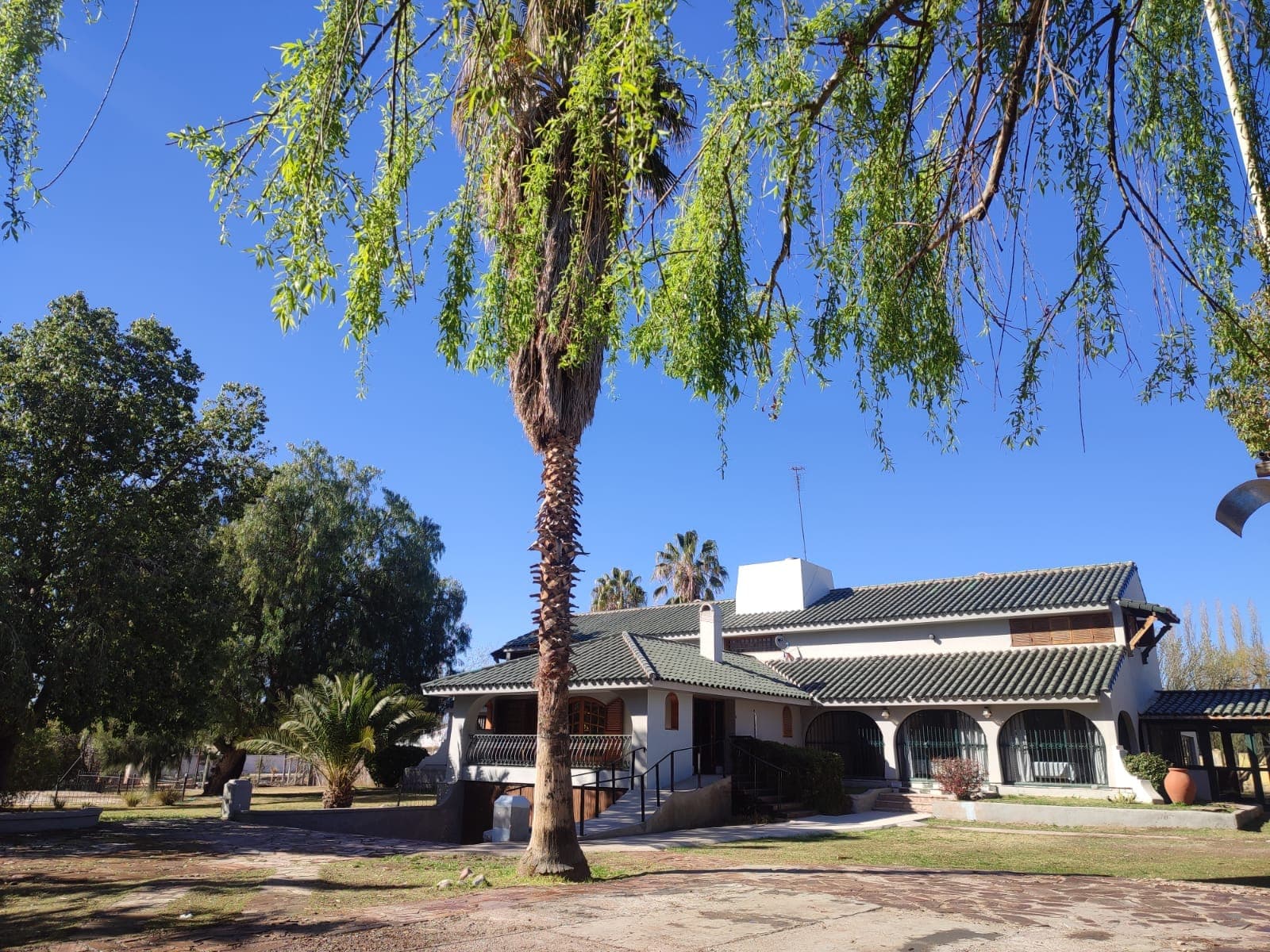 Casa amplia de LAM Chacras Larrea rodeada de arboleda en Luján de Cuyo, Mendoza